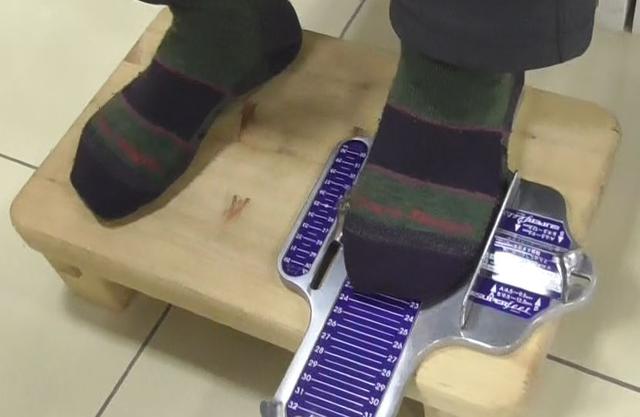 画像: 足型測定器