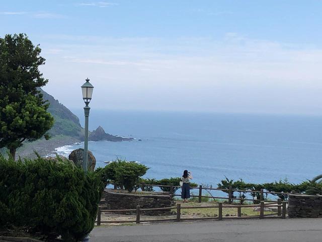 画像: ↑ こんな、絶景の外海地区の海岸線を見ながら歩いていきます。