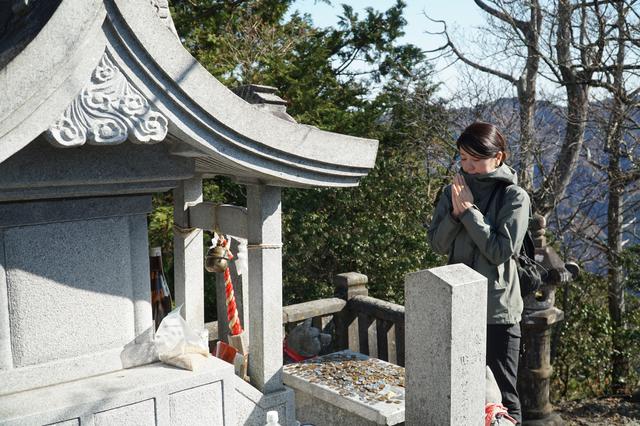 画像: 三峰神社奥宮、妙法ヶ岳へトレッキング