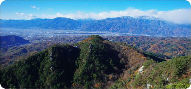 画像: 抜群の展望に恵まれた羅漢寺山。山梨の名峰がズラリと立ち並びます(写真:大内征)
