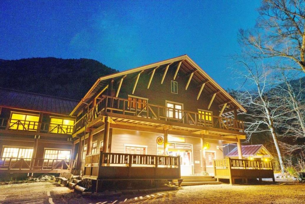 画像: ＜登山初級B／ハイク初級＞『氷壁の宿・徳澤園を特別貸切！　アコーディオン演奏会や星空観賞も！　選べるプランで楽しむ上高地　2日間』【新宿・立川・八王子出発】｜クラブツーリズム