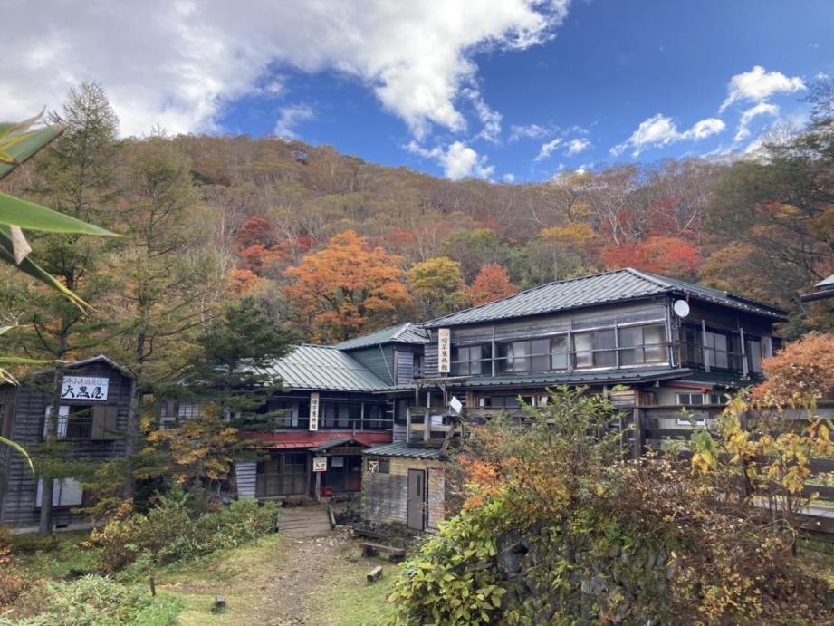 画像: ＜登山初級A（縦走）・登山中級A(！/縦走)＞『歩いてしか行けない秘湯宿をクラブツーリズム特別貸切！紅葉の那須連山トレッキング　2日間』【東京・上野・大宮出発】｜クラブツーリズム