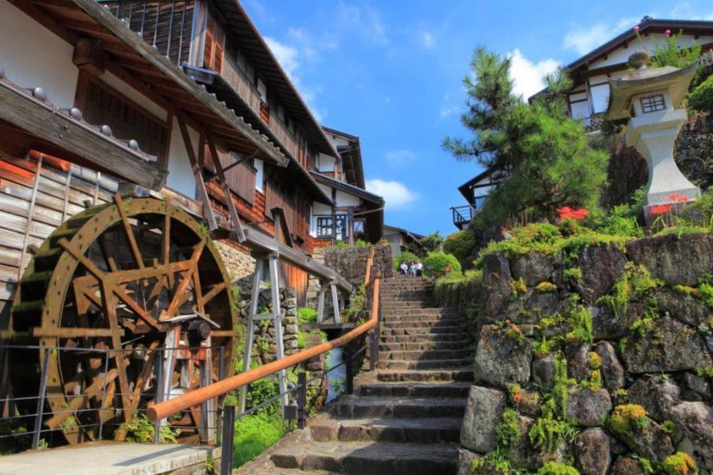 画像: ＜ハイク中級＞『馬籠宿から妻籠宿ハイキングと香嵐渓・小原四季桜　紅葉と桜の競演　２日間』【千葉出発】｜クラブツーリズム