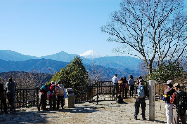 画像: ＜登山入門＞『20～30代女性限定　同世代で行くはじめての登山　自分の足で登る　高尾山』【高尾山口駅集合】｜クラブツーリズム