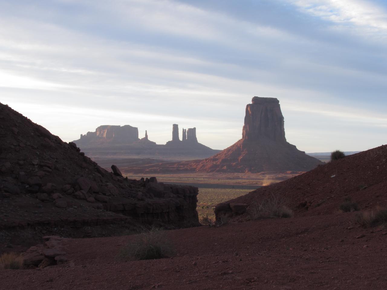 画像: 夕刻のモニュメントバレー