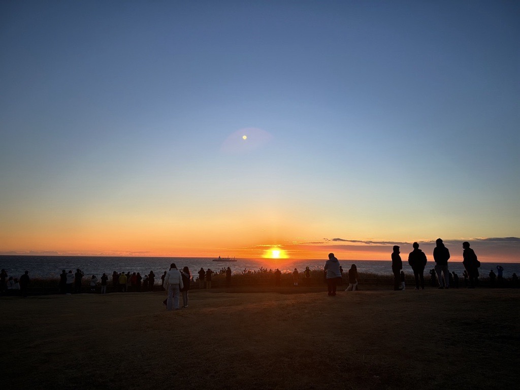 画像: 島で眺める初日の出（イメージ）