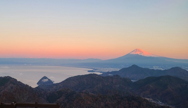 画像: ＜ハイク入門＞『葛城山 2026初日の出＆富士望むさった峠 富士山絶景めぐり 2日間』【東京出発】　もれなく富士山コース｜クラブツーリズム