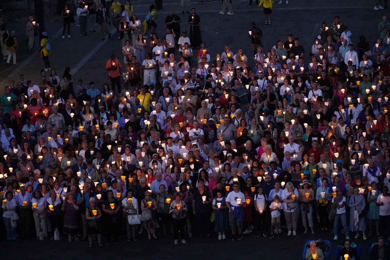 画像: キャンドルセレモニーの様子