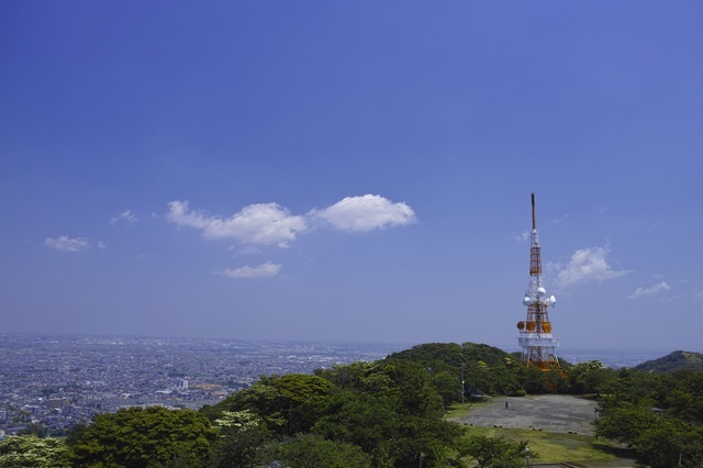 画像: 高麗山山頂に広がる湘南平