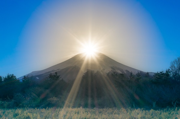 画像: ＜ウォーキング＞『2025年の歩き納めは日本一を眺めながら！富士山パノラマウォークとダイヤモンド富士 山中湖イルミネーション』【選べる出発地】｜クラブツーリズム