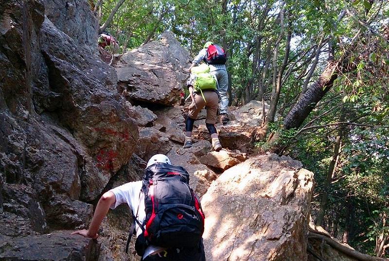 画像: <登山初級A(!)>『北アルプスの岩稜にチャレンジ! 岩稜歩行編 日和田山』【西武秩父線高麗駅集合・解散】|クラブツーリズム
