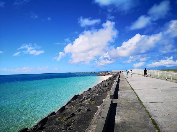 画像: みやこ下地島空港・17END（スタッフ撮影） 2019年に開業したリゾート感溢れる空港。真北を0度とすると170度の方向から航空機が着陸してくることから、「0」を省いて名付けられました。