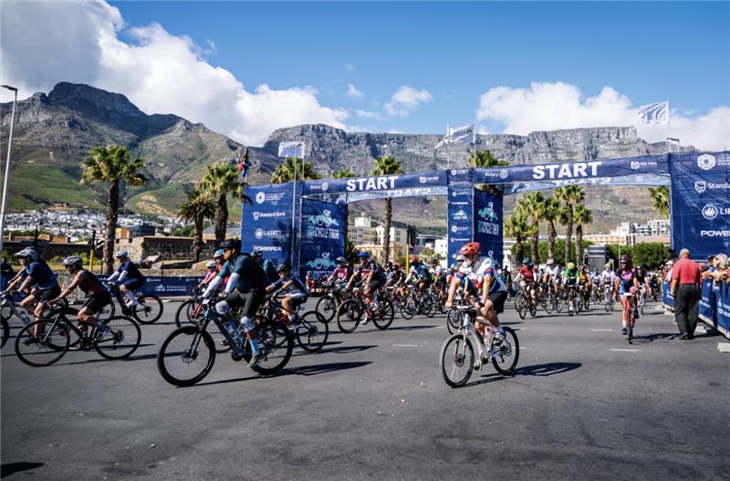 画像: テーブルマウンテンが見下ろすスタート地点