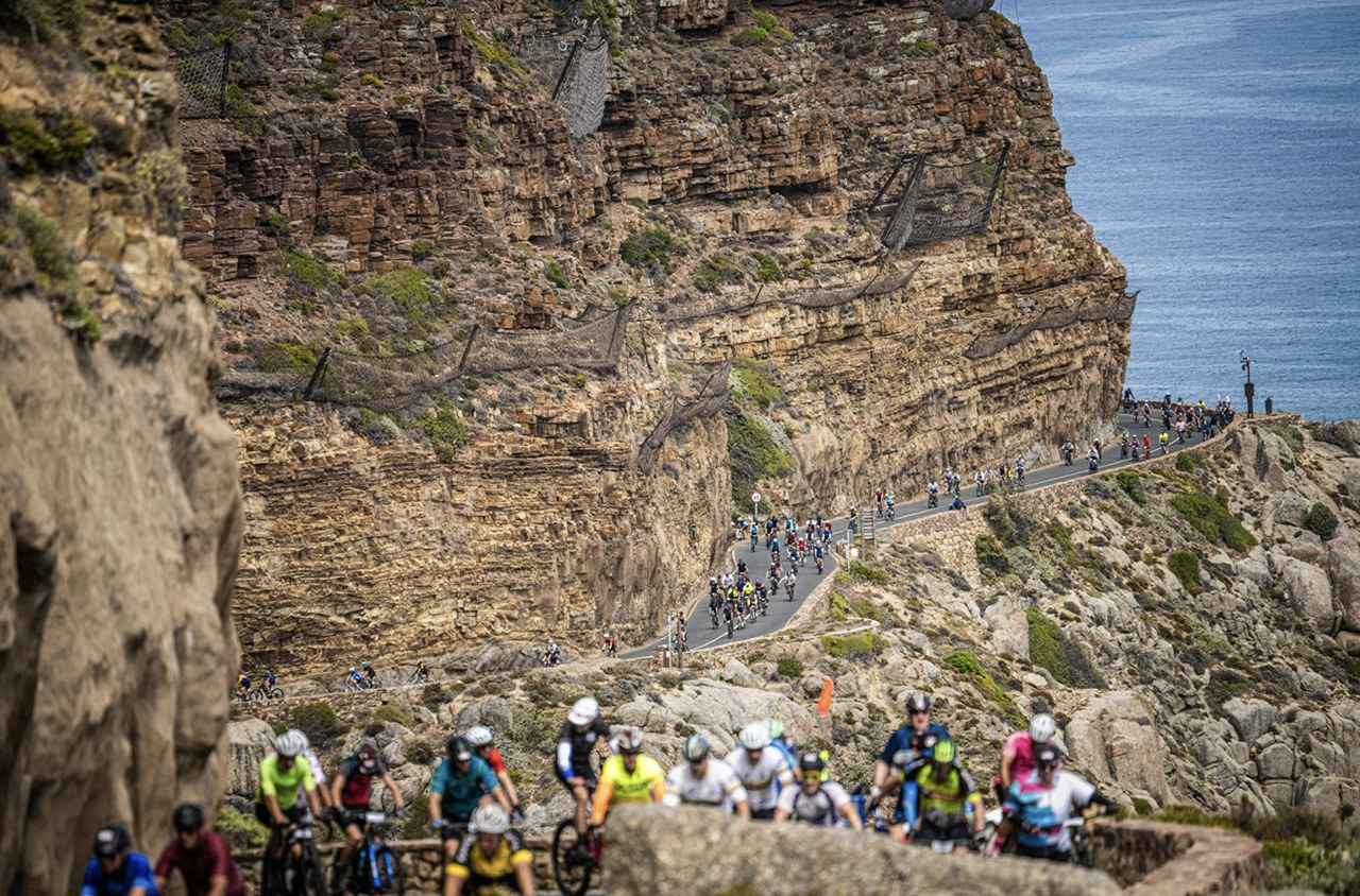 画像: 地球スケールの断崖絶壁は大会のハイライト