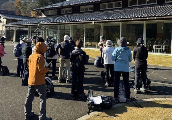 画像1: 登山前にしっかり講習!今回のテーマは「道具の使い方と歩き方の基礎」