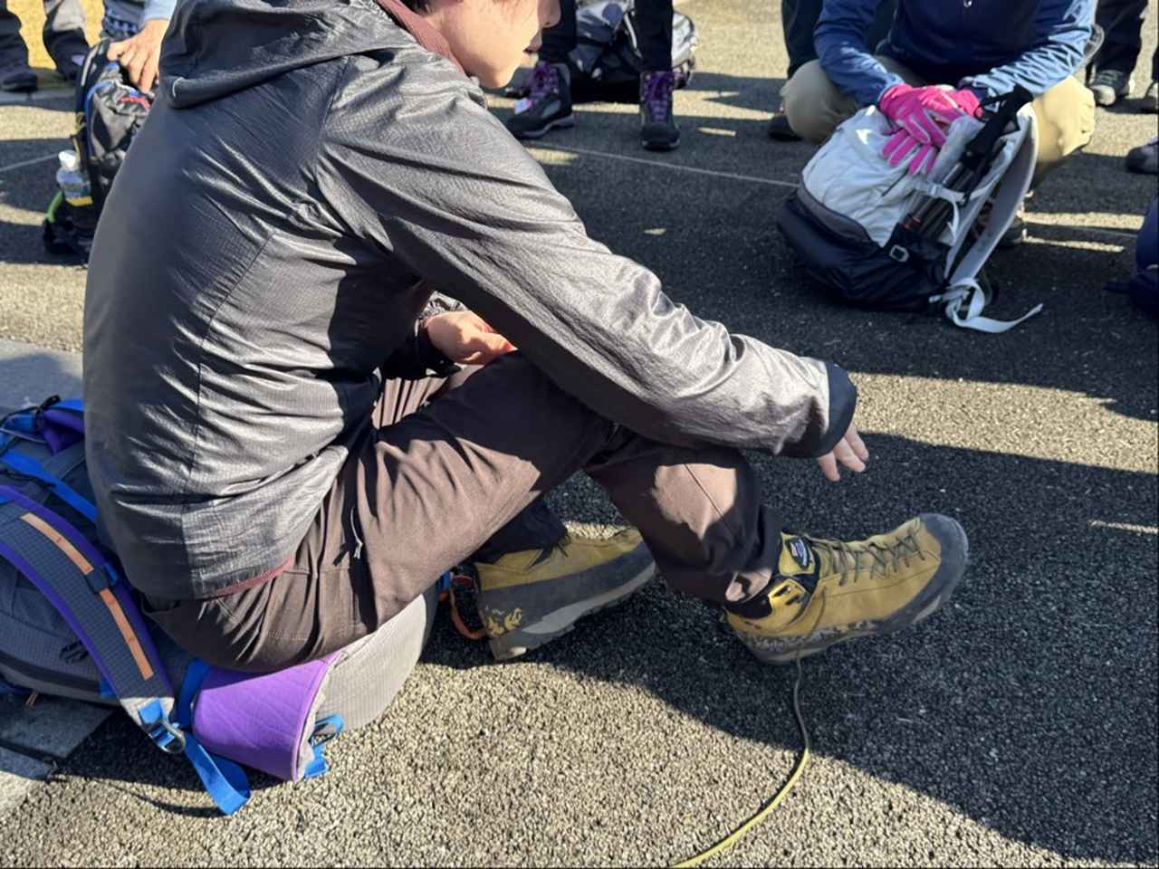 画像2: 登山前にしっかり講習!今回のテーマは「道具の使い方と歩き方の基礎」