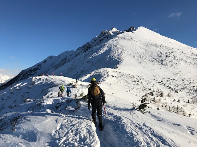 画像: ＜雪山登山初級Ａ＞『奥飛騨の名湯・平湯温泉に宿泊　手軽に楽しめる北アルプス冬の絶景を訪ねる　冬の上高地トレッキングと西穂丸山　2日間』【新宿・立川・八王子出発】｜クラブツーリズム