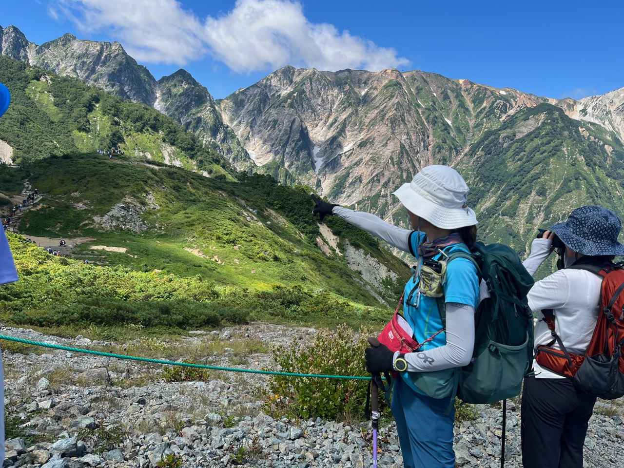 画像: 立ち止まっての案内や写真撮影も楽しめます♪