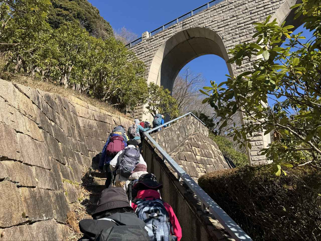 画像1: 登山道で実践！歩きながら学びます