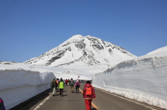画像: ＜ウォーキング＞『開通前の知床横断道路をあるく！知床らうす雪壁ウォーク　2日間』【羽田出発】｜クラブツーリズム