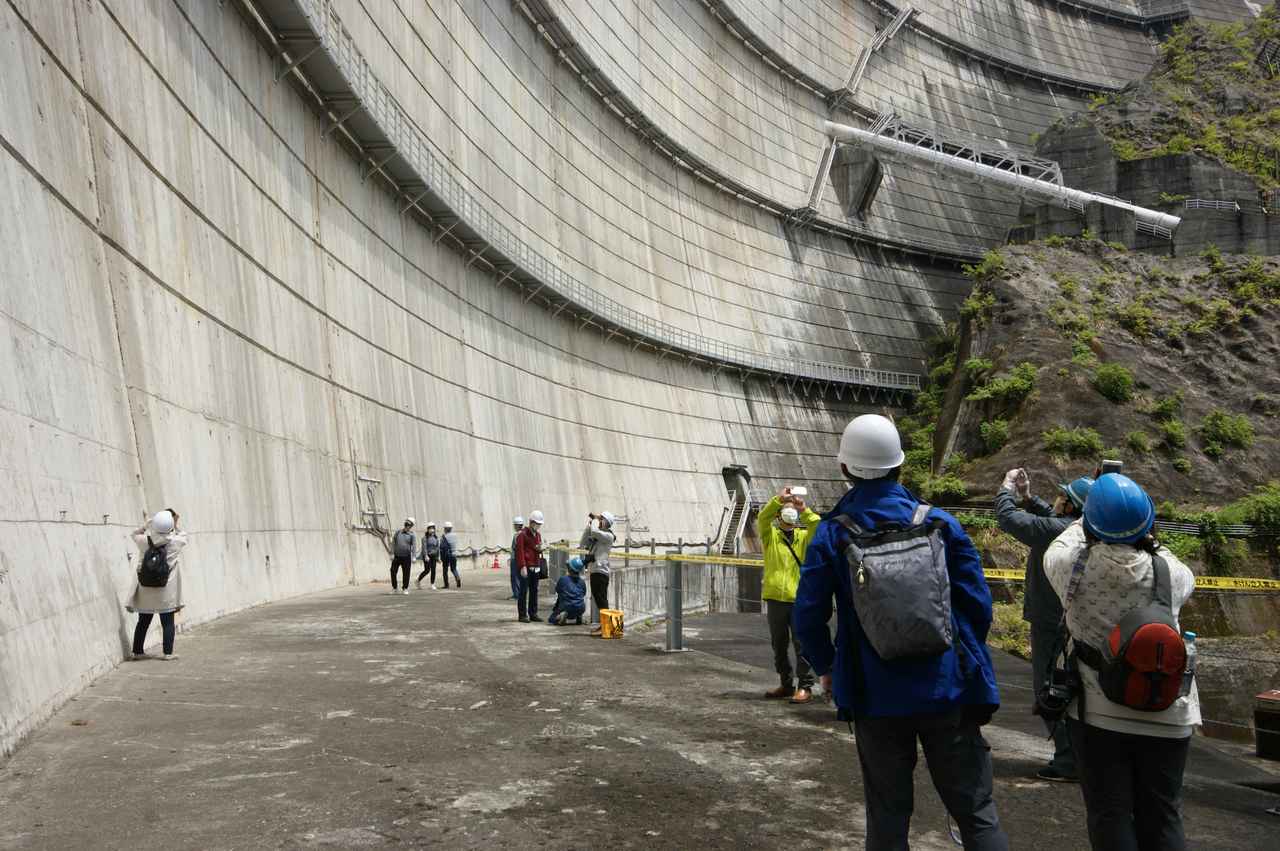 画像: 堤体見学の様子（イメージ）