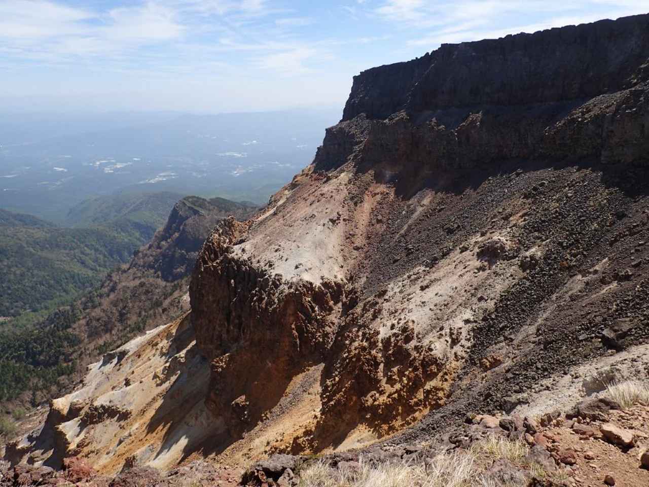 画像: 硫黄岳の魅力① 圧巻の爆裂火口