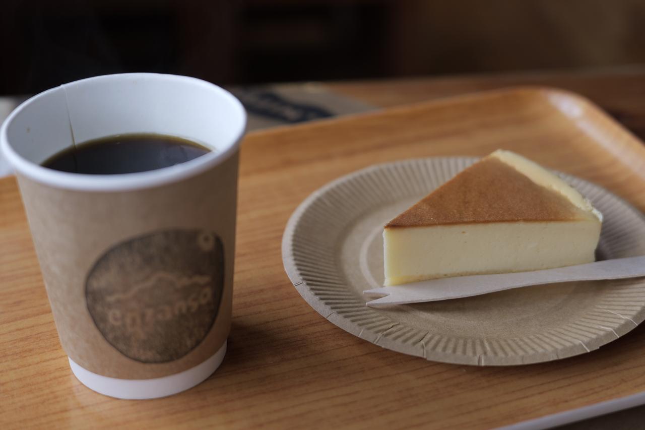画像: 燕山荘館内喫茶のケーキセット（写真：山下舞弓さん提供）