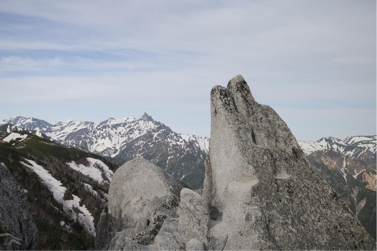 画像: 燕岳のイルカ岩（写真：山下舞弓さん提供）