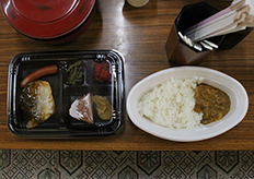 画像: 山小屋の定番カレーライス