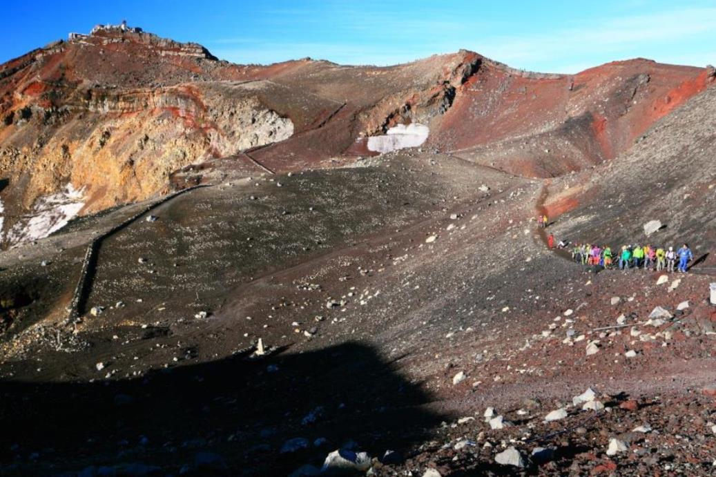 画像: ＜登山中級Ａ＞『ゆとりの行程で富士山山頂を一周　七合目・八合目で御来光ダブルチャンス！富士登山とお鉢めぐり　3日間』【富士山吉田口・五合目集合】｜クラブツーリズム
