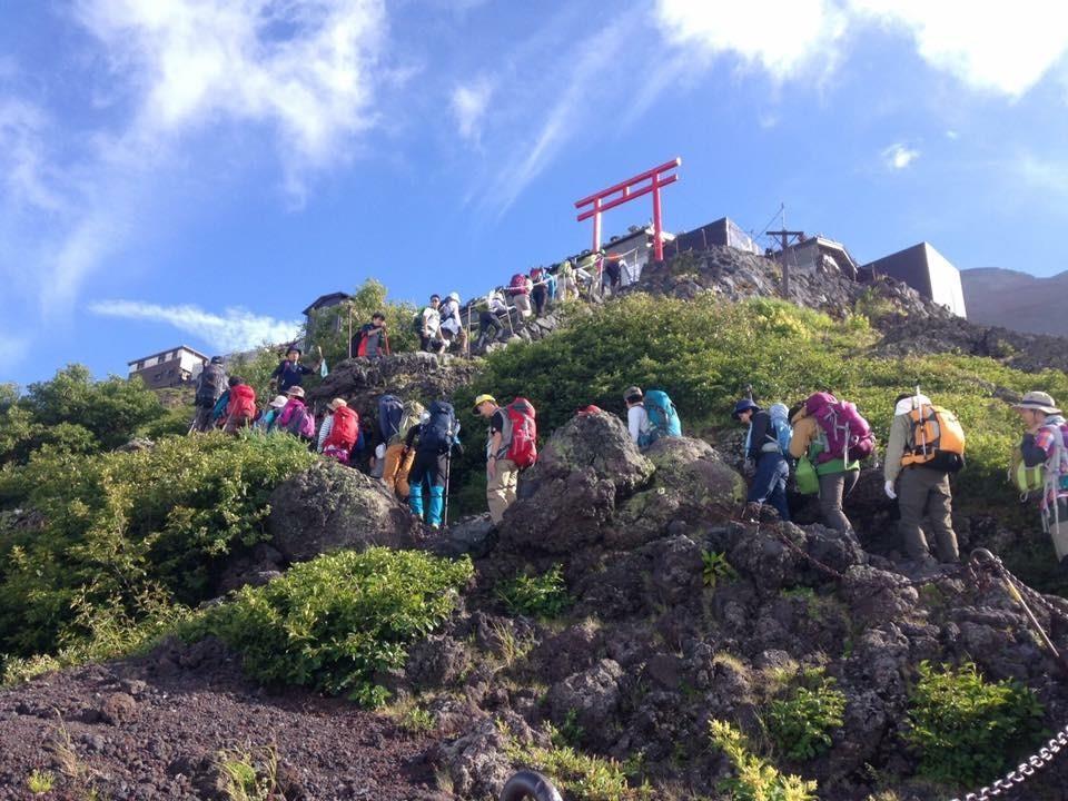 画像: ＜登山中級Ａ＞『いざ日本の頂きへチャレンジ！はじめての富士山　～富士山専属ガイドが同行で登頂サポート！～　2日間』【富士山吉田口・五合目集合】｜クラブツーリズム