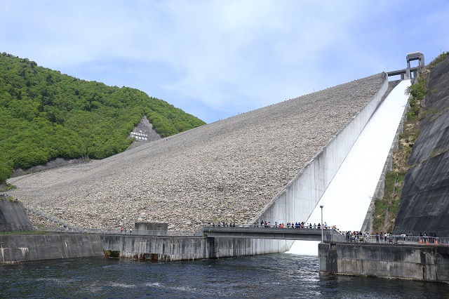 画像: ＜ウォーキング／大人の社会科見学＞『首都圏の水がめ　みなかみ３ダム春の点検大放流見学　2日間』【東京出発】｜クラブツーリズム
