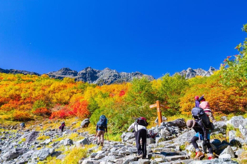 画像: ＜登山中級A＞『涸沢の混雑を避ける横尾山荘連泊！　秋の涸沢カール　3日間』【新宿・立川・八王子出発】｜クラブツーリズム