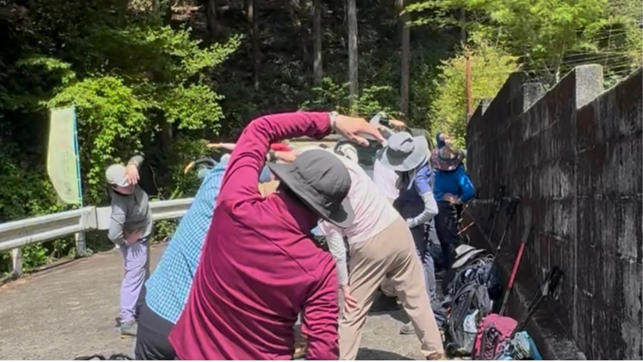 画像2: 登山道で実践！歩きながら学びます