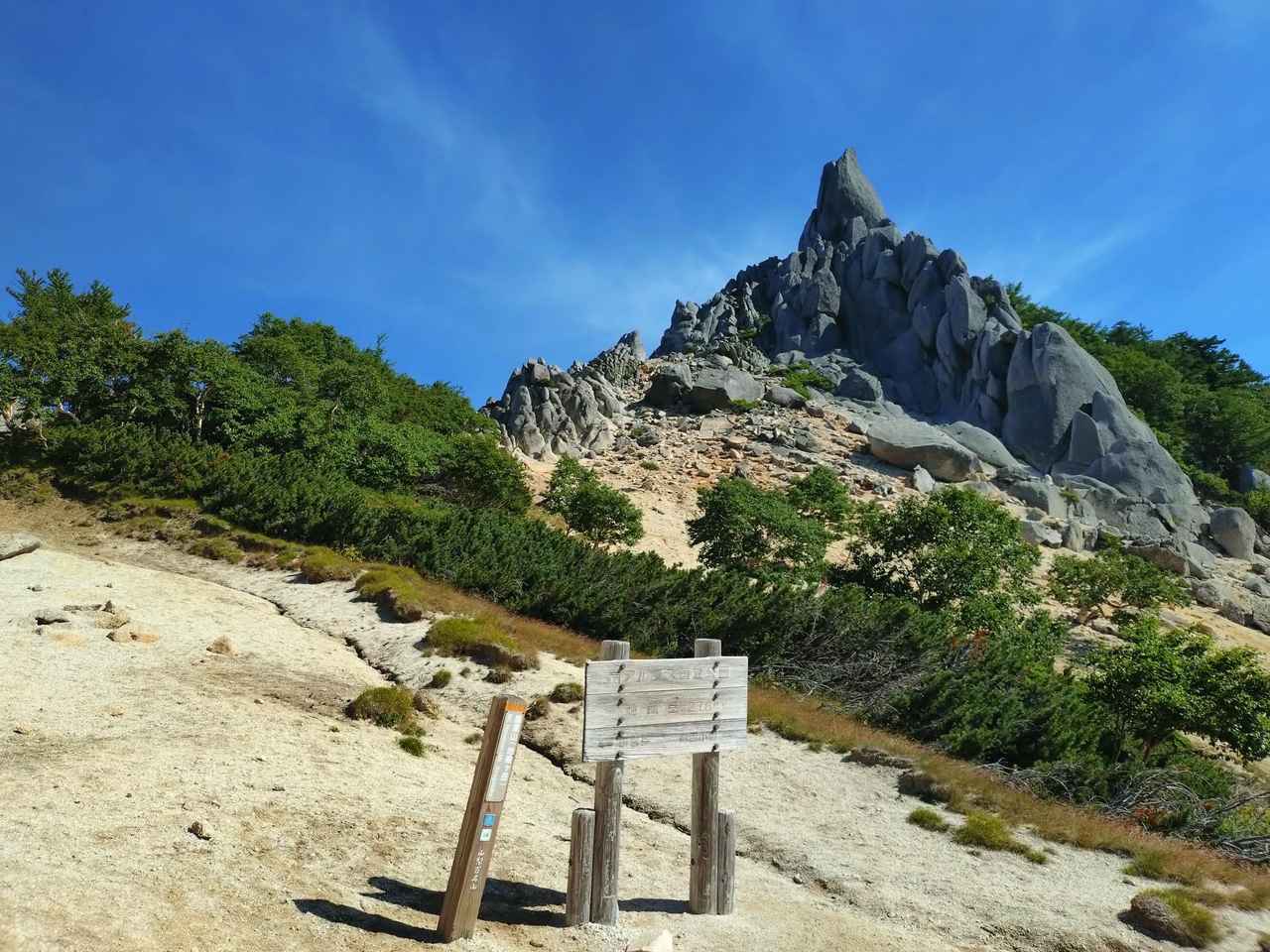 画像: 鳳凰三山（6月）