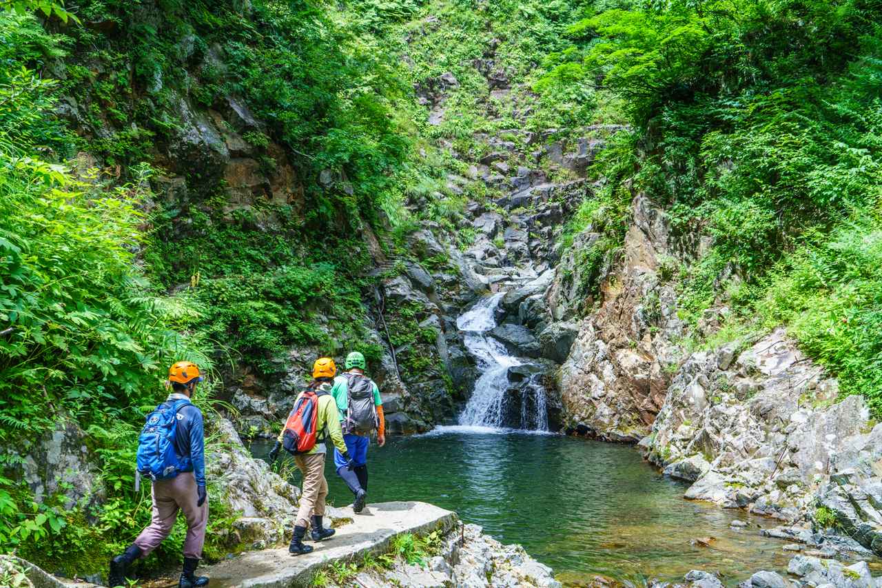 画像: 暗門の滝へのハイキング道(イメージ)