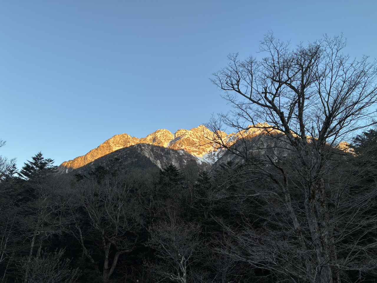 画像: 朝焼け(26,05スタッフ撮影)