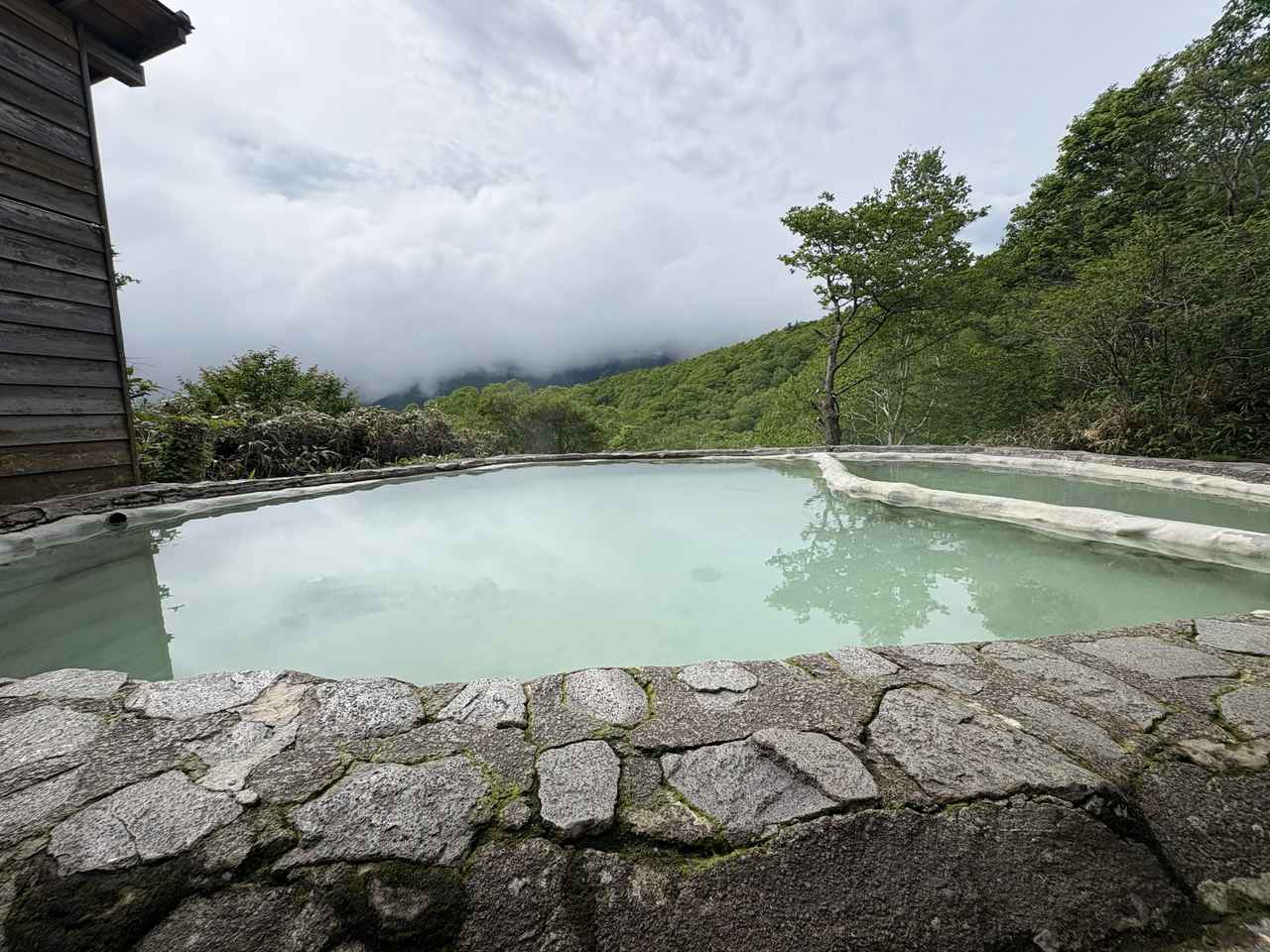 画像: 名物・野天風呂（26,06スタッフ撮影）