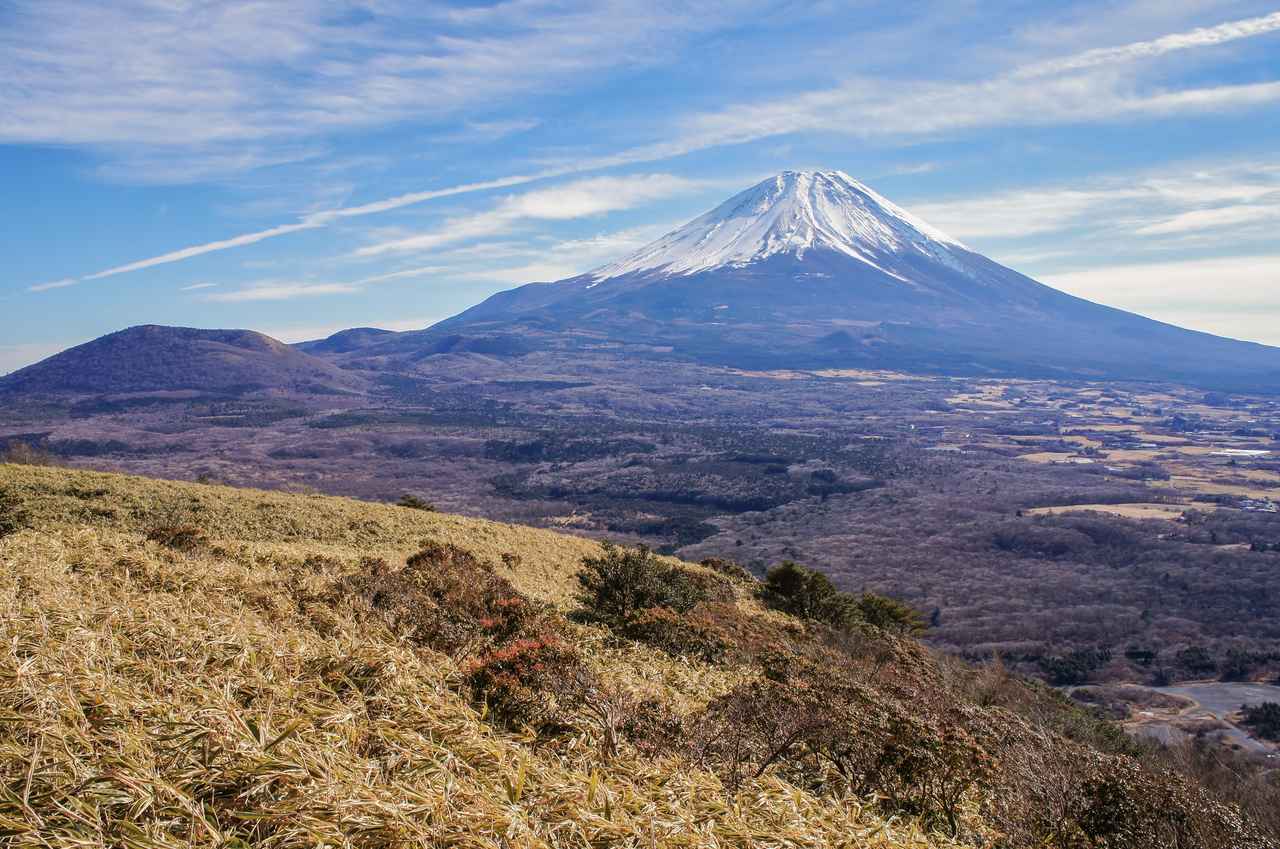 画像: 竜ヶ岳から臨む富士山(天候により見られない場合があります。紅葉の見ごろは例年10月下旬～11月中旬)