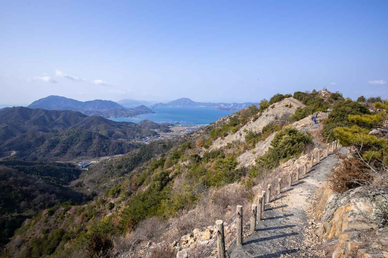 画像: 鷲ヶ頭山の登山道からは瀬戸内の島々も臨めます