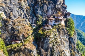 画像: <登山初級A>『世界遺産天空の街ダージリンと幸福の国ブータンハイキング10日間』インド紅茶の聖地/ブータン「ツェチュ祭」へ、天空の寺院・タクツァン僧院参拝|クラブツーリズム