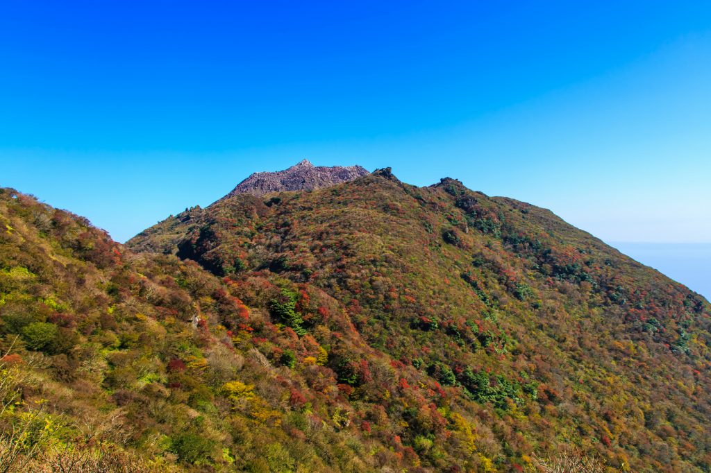 画像: 普賢岳・多良岳と雲仙温泉(11月)