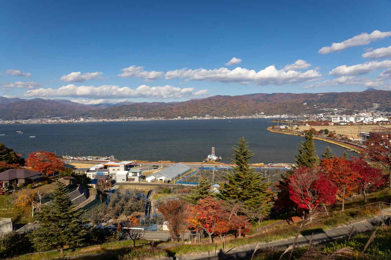 画像: 紅葉時期の諏訪湖・空撮（イメージ）