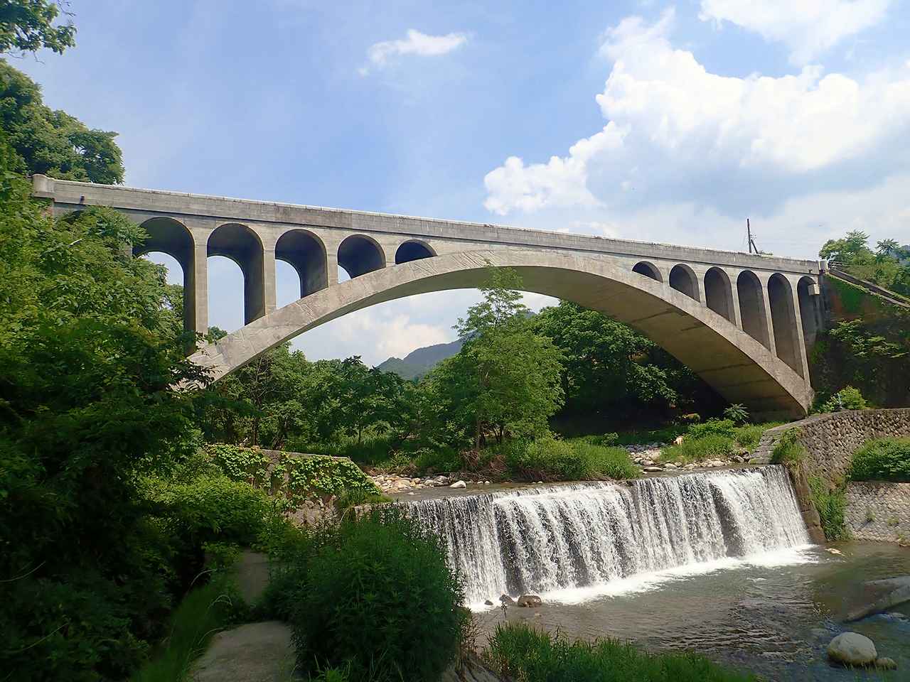 画像: 【明治】時代からの勝沼のシンボル、祝橋（イメージ）