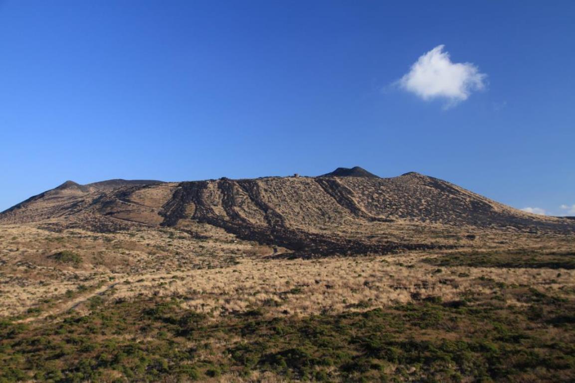 画像: ＜登山入門(縦走)＞『伊豆大島・三原山と日本唯一の砂漠　裏砂漠トレイル夜行日帰り』【竹芝出発】｜クラブツーリズム