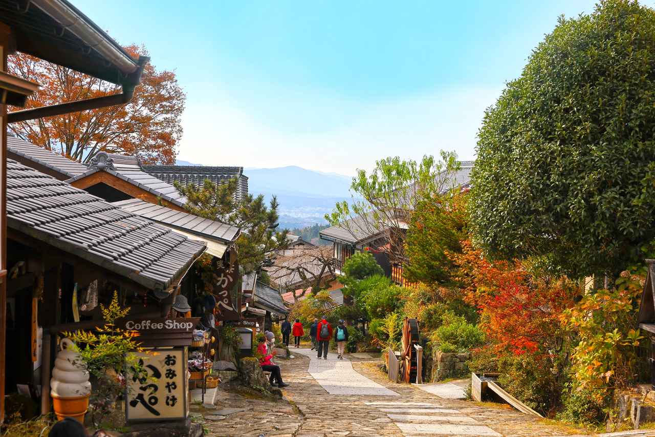 画像: 馬籠宿（イメージ/紅葉の見頃：例年10月下旬〜11月中旬）