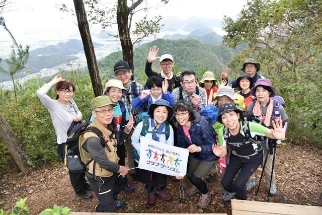画像: 百々ヶ峰山頂にて