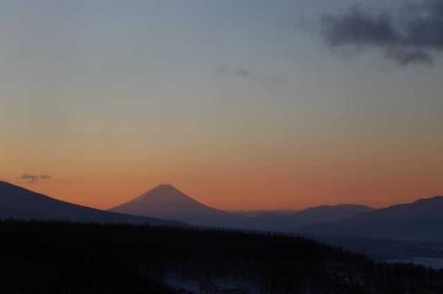 画像: 霧ヶ峰富士見台からの朝景色