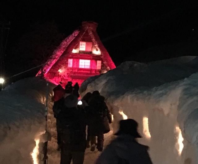 画像: 竹原家にいく雪道もロウソクの火を灯しました。