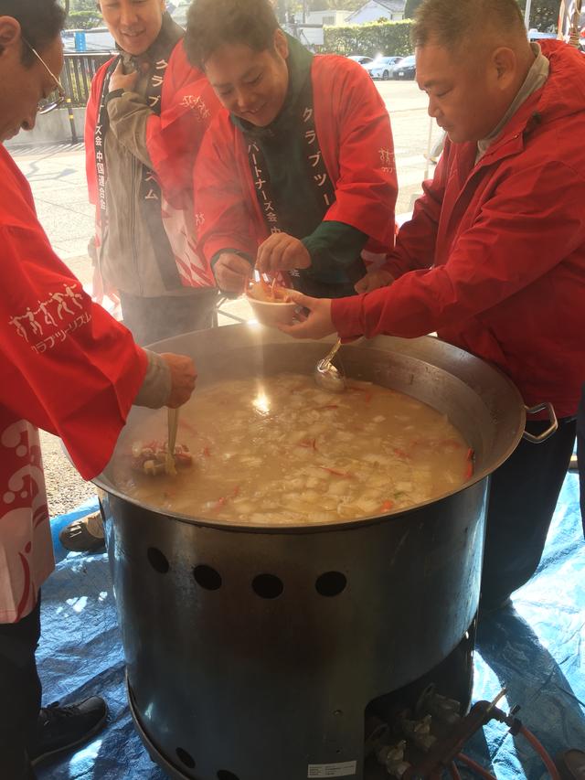 画像: カニ汁の振る舞い(出雲大社神在祭)